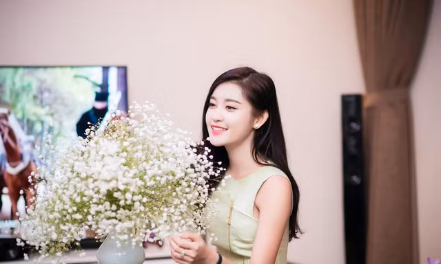 Á hậu Huyền My đón Tết ở nhà mới sang trọng