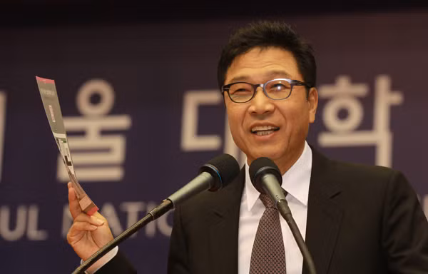 “Ông trùm” SM Lee Soo Man: “Trong tương lai, con người sẽ có quốc tịch của 'quốc gia ảo'”