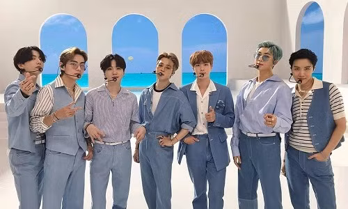 Nghe BTS trải lòng về “Dynamite” và tình yêu dành cho ARMY thông qua podcast