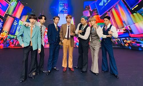 Thời tới cản không kịp, “Dynamite” (BTS) chính thức đoạt vị trí No.1 Billboard Hot 100!