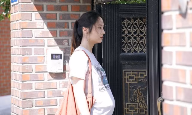 “Công chúa băng giá” Krystal Jung “ăn cơm trước kẻng”, cưới chạy bầu