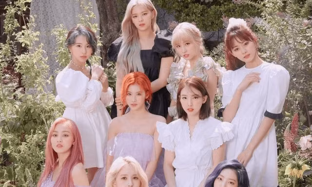 TWICE “thôi miên” fan, khoe vũ đạo khó nhằn trong MV “More & More”