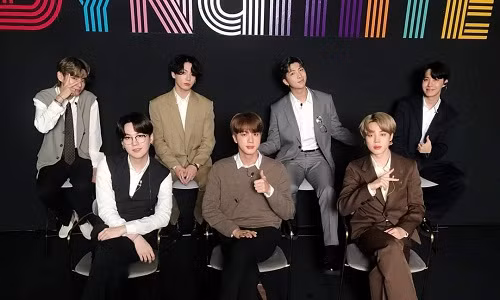 “Dynamite” (BTS) lập kỳ tích khi tiếp tục No.1 Billboard Hot 100 tuần thứ hai liên tiếp
