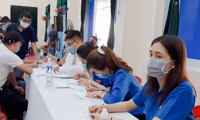 Sinh viên Đà Nẵng tích cực tham gia hoạt động tình nguyện tại “Ngày hội hiến máu” năm 2021