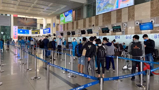 Xử lý nghiêm hãng hàng không bán vé vượt giá trần 