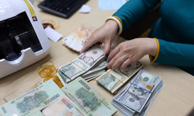 Nhiều rào cản khi vay ngân hàng này trả nợ ngân hàng khác