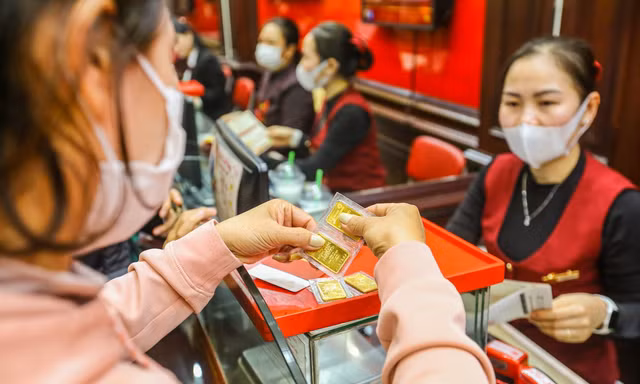 Đề nghị 3 bộ vào cuộc 'lập trật tự' thị trường vàng