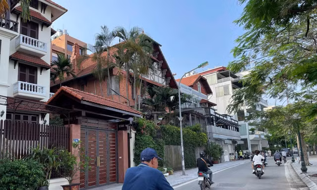 Ồ ạt rao bán nhà đất hàng trăm tỷ giữa lúc thị trường 'đóng băng'
