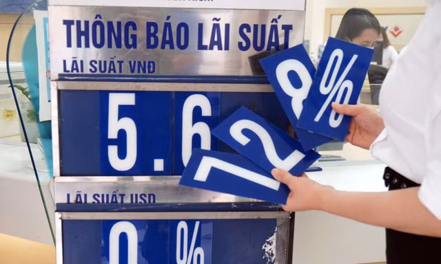 4 ngân hàng lớn đồng loạt giảm lãi suất huy động 