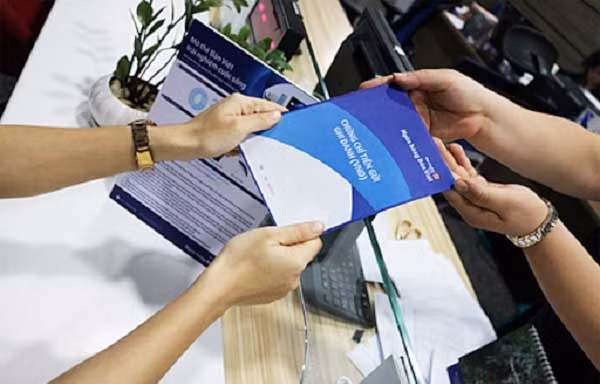 Sốc vì lãi suất huy động giảm quá nhanh và mạnh