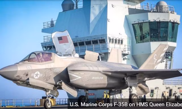 HMS Queen Elizabeth có một phi đội 10 chiếc F-35B của Thủy quân lục chiến Mỹ bay cùng với các tiêm kích F-35 do Anh vận hành