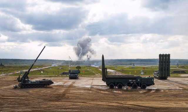 Nga trưng bày một loạt vũ khí mới nhất