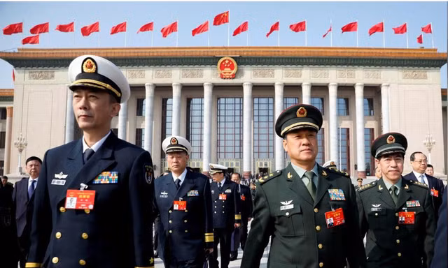 Các đại biểu quân sự rời Đại lễ đường Nhân dân sau cuộc họp trước khi khai mạc quốc hội tại Bắc Kinh, Trung Quốc ngày 4/ 3/2019. REUTERS 