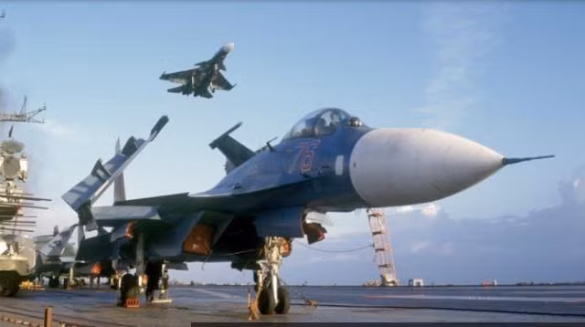 Máy bay chiến đấu Su-33 trên Tàu sân bay Đô đốc Kuznetsov của Nga