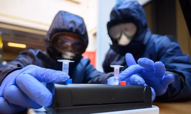 Một số thuyết âm mưu cho rằng virus SARS-CoV-2, nguyên nhân gây ra bệnh COVID-19, là một dạng vũ khí sinh học