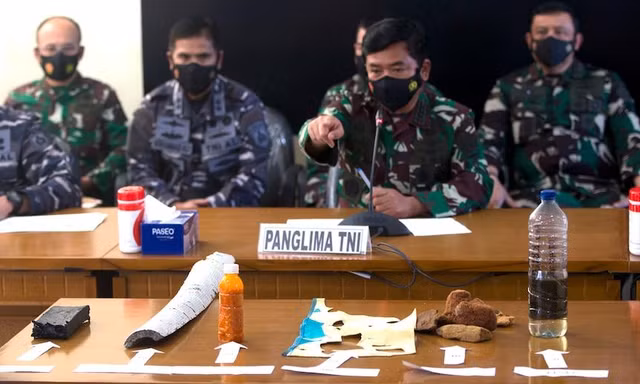 Các mảnh vỡ từ tàu ngầm đã được tìm thấy trong một chiến dịch tìm kiếm.