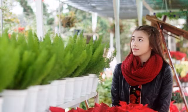 'Hot girl bánh tráng trộn' chào xuân trong bộ ảnh mới