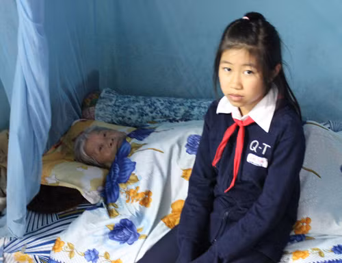 Tuổi thơ đầy biến cố của một nữ sinh