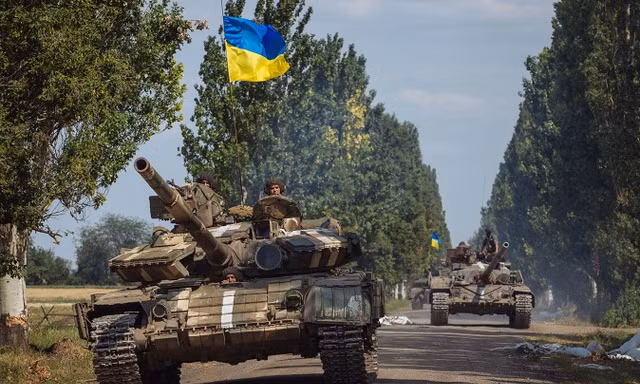 Ukraine tăng quân, thiết giáp rầm rập tiến về miền Đông