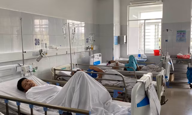 Hơn 130 người ngộ độc nghi do ăn đồ chay mua ở chợ