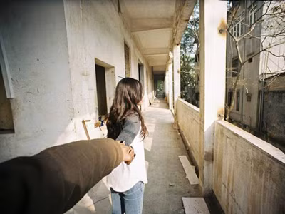 'Follow me' phiên bản Việt, như lời chia tay Zone 9