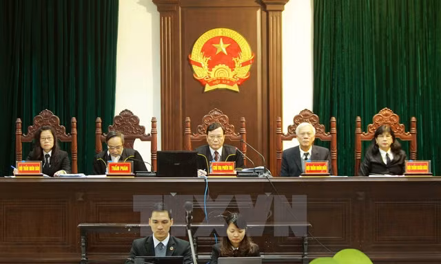 Hội đồng xét xử vụ án ông Đinh La Thăng và đồng phạm. Ảnh: TTXVN.