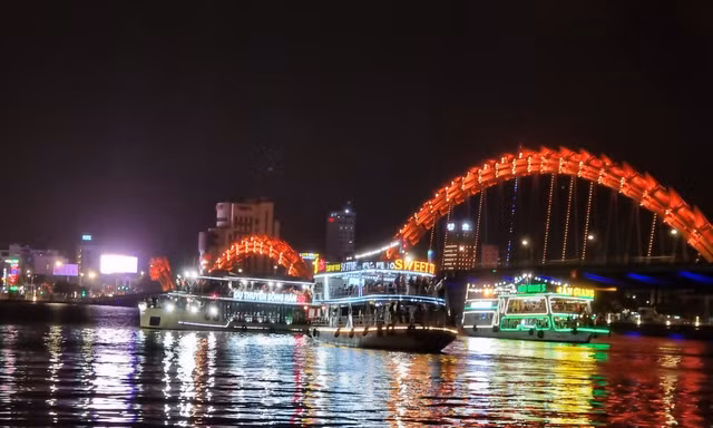 ‘Hốt bạc’ bán vé du thuyền xem pháo hoa quốc tế Đà Nẵng