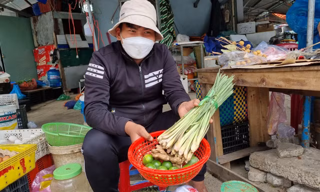 'Combo xông' gừng, chanh, sả hút khách ở Đà Nẵng