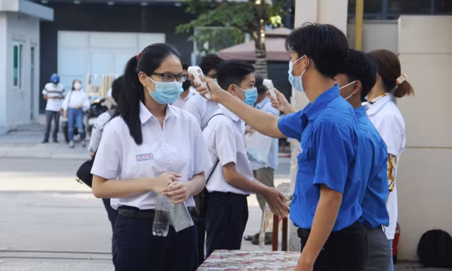 Đà Nẵng chính thức thi vào lớp 10, hơn 16.000 người được xét nghiệm COVID-19