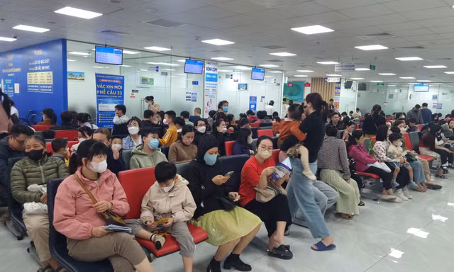 Trầy trật với vắc xin cúm, Đà Nẵng còn những điểm tiêm nào 'dễ thở'?