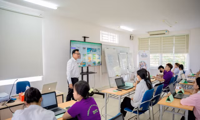 Phát triển kỹ năng thiết yếu cho sinh viên ngành Du lịch trong thời đại công nghệ số 