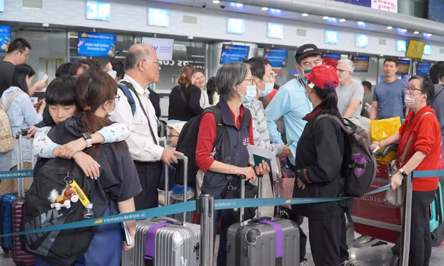 Cô giáo tá hỏa bỗng dưng thành giám đốc doanh nghiệp, bị cấm xuất cảnh