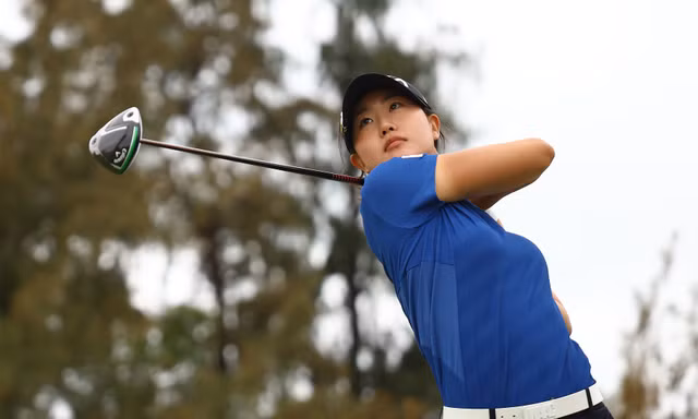 Ngắm những bóng hồng vút gậy tranh tài trên sân golf miền Trung
