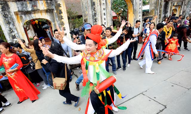 Độc đáo Lễ hội Con đĩ đánh bồng