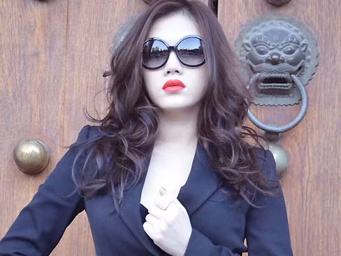 Lý Nhã Kỳ trắng bóc và bớt béo