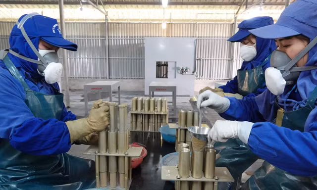 Dừng bán pháo hoa do quân đội sản xuất là thông tin chưa chính xác