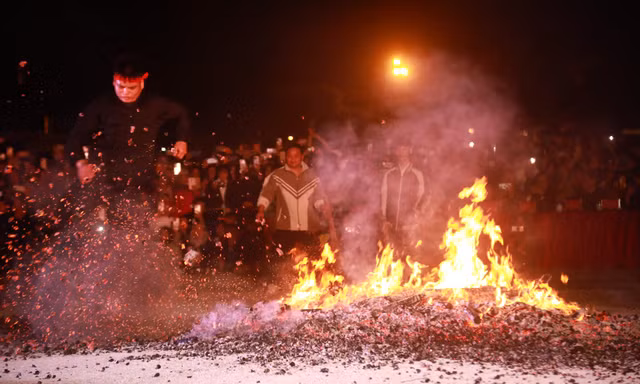 Xem hội nhảy lửa, du xuân trên cao nguyên Bắc Hà 