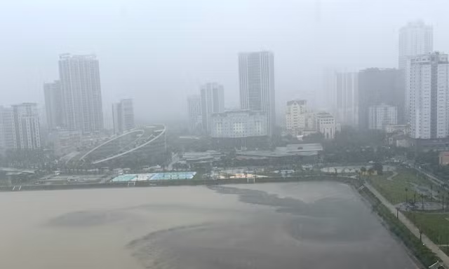 Vụ hồ điều hòa ở Hà Nội đen kịt nước bẩn: Cứ mưa to là xả nước cống vào hồ?