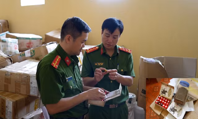 Bắt giữ cặp vợ chồng buôn bán hàng cấm tại Yên Bái