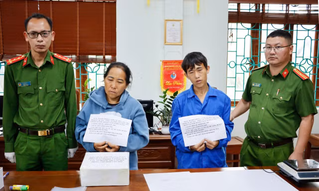 Vừa ra tù vì buôn hàng trắng, lại bị bắt cùng 8 bánh heroin