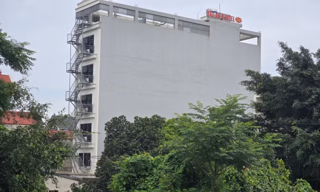 Nhà hàng, khách sạn mọc tràn lan trên đất công, đất nông nghiệp ngoại thành Hà Nội chậm bị xử lý