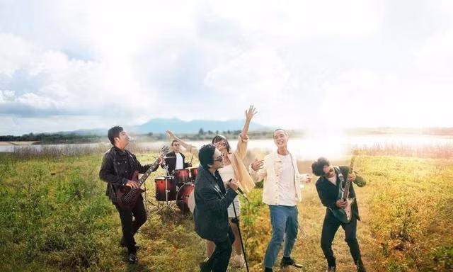 Hai ca khúc ở Top Trending chưa hạ nhiệt, Chillies ra mắt tiếp MV "Đường Chân Trời"