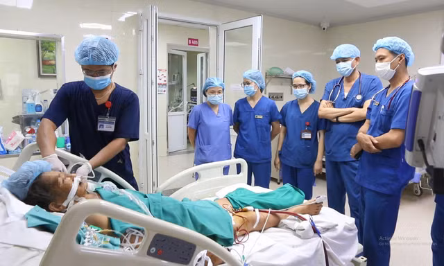 Các BS Bệnh viện E Trung ương hội chẩn ca bệnh. Ảnh: BV cung cấp