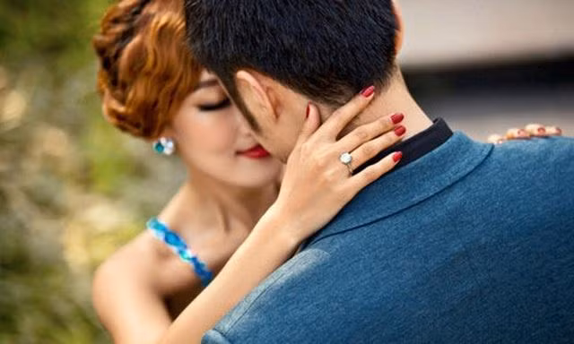 Đêm tiệc sinh nhật 'bay' đời con gái và bài học cay đắng cho gái trẻ mờ mắt vì cậu ấm thiếu gia