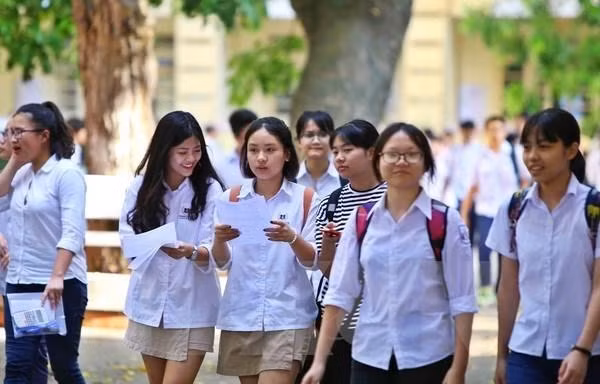 Thí sinh Hà Nội trúng tuyển nguyện vọng 1 vào lớp 10 có mấy ngày để nhập học ?