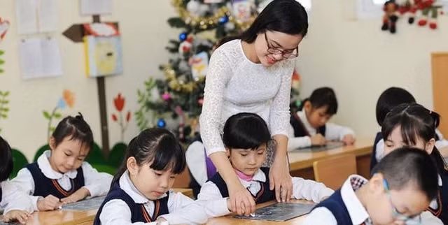 Giáo viên và mong ước ‘được sống bằng lương’, được dạy thật trong năm mới 2022