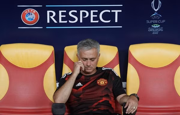 HLV Mourinho nuối tiếc vì không thể tới theo dõi trực tiếp trận đấu.