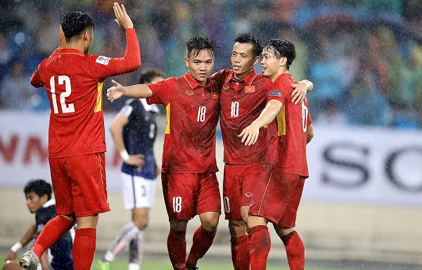 Đội tuyển Việt Nam vượt mặt Thái Lan trên BXH FIFA