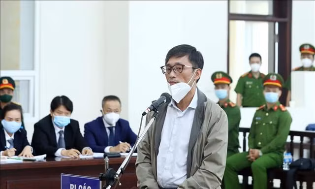 Bị cáo Nguyễn Duy Linh tại phiên toà ngày 5/11. Ảnh: TTXVN