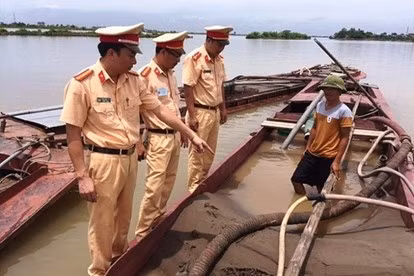 Phó Chánh văn phòng Sở GTVT Ninh Bình bị bắt vì liên quan ‘cát tặc’